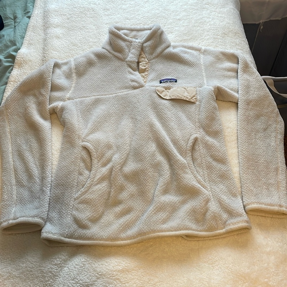 White/cream Patagonia fleece